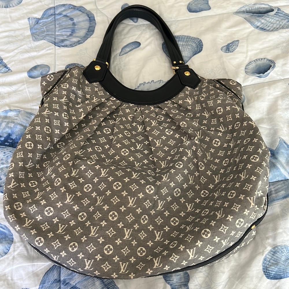 Original Louis Vuitton Idylle Faintaisie, Excellent condition. No flaws.